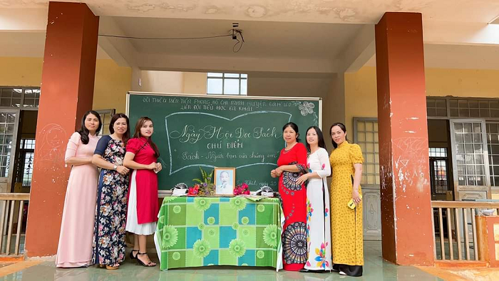 lien doi truong Tieu hoc Ea Khal huong ung Ngay hoi doc sach 1